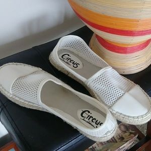 Grasshopper Circus flat casual slip on shoes